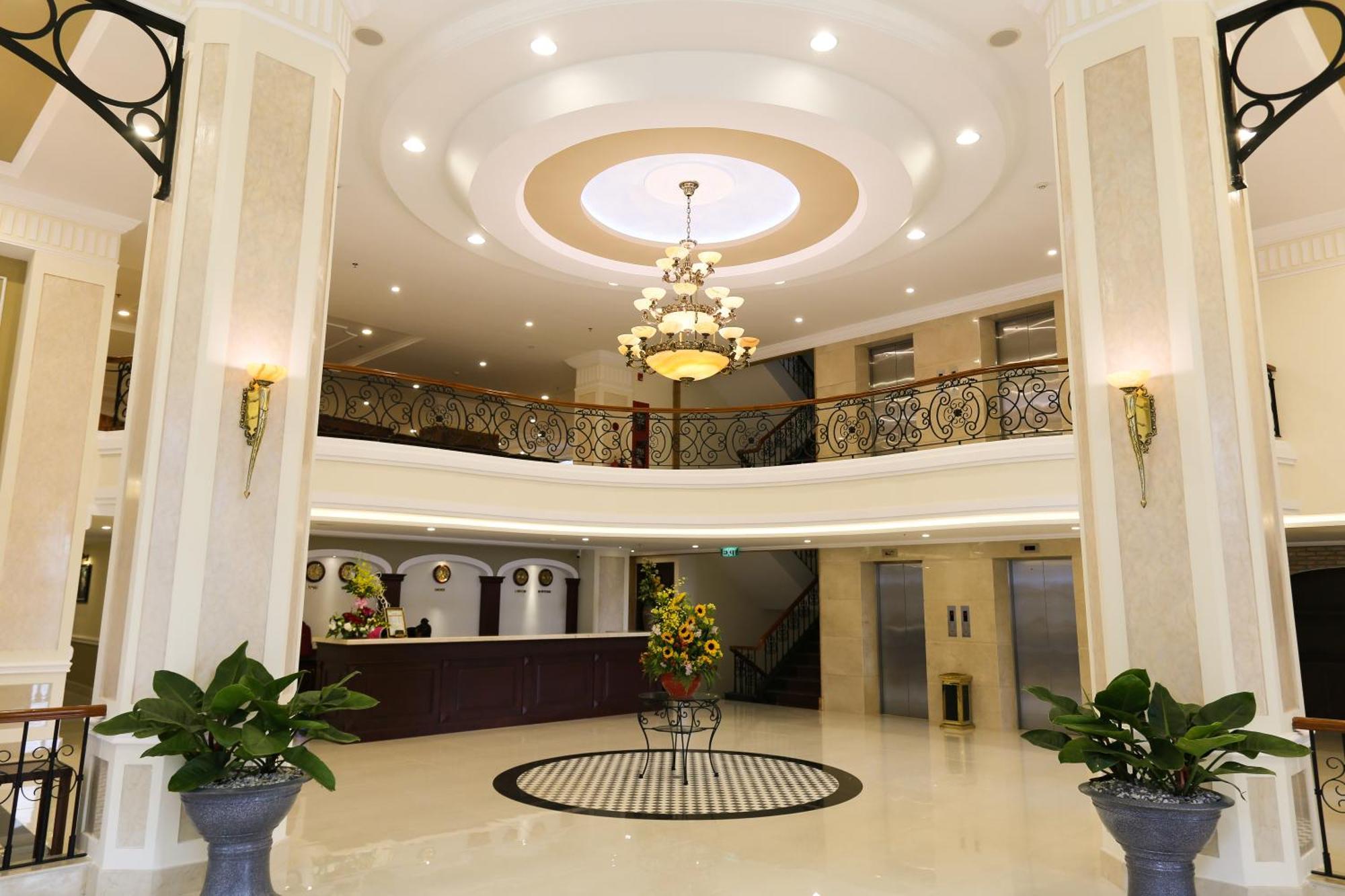 Iris Dalat Hotel Exteriör bild
